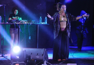 DJ Panchita Peligo y Rebeca Lane. Foto: Elisa Martínez